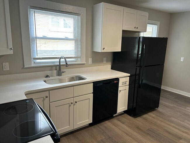 Photo - 9 30th St
