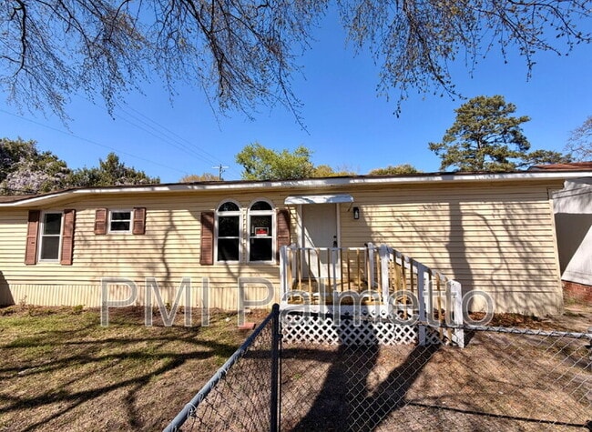 Building Photo - 3911 Persimmon St