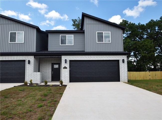 Building Photo - 672 Sun Meadows Loop