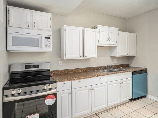 Building Photo - Bellefontaine Unit 7327 Bellefontaine