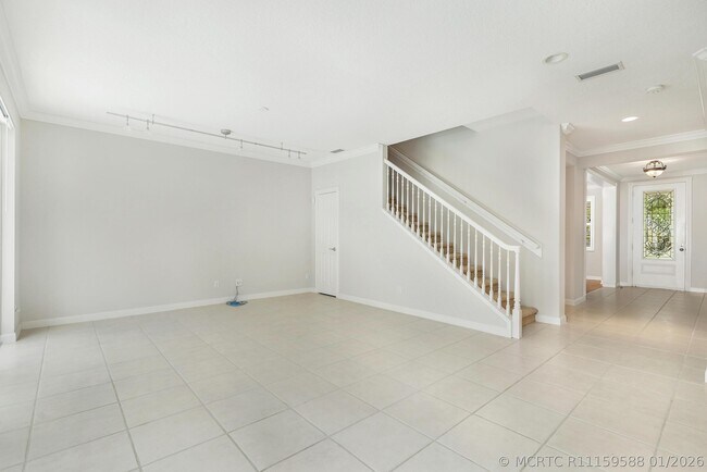 130 Poinciana Dr