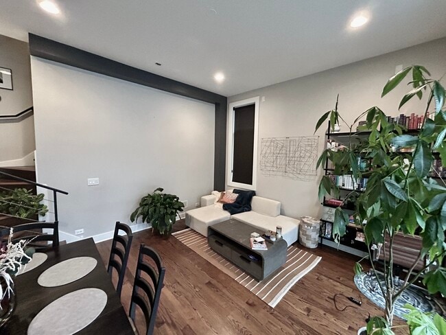 Photo - 1543 N Bosworth Ave Unit 2