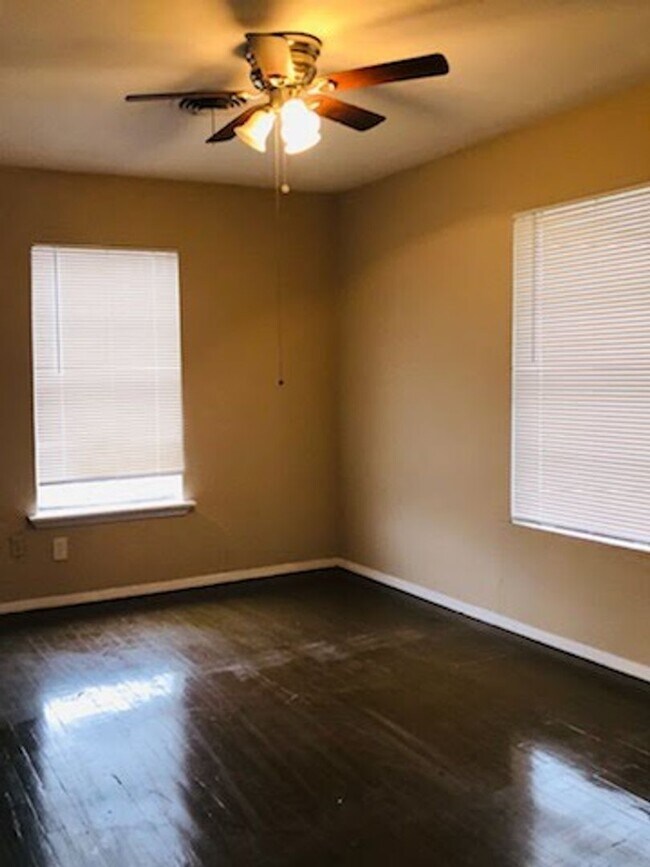 Photo - Cozy Home Only 10 Mins from Downtown San A...