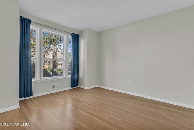 Photo - 20 Mulberry Ln