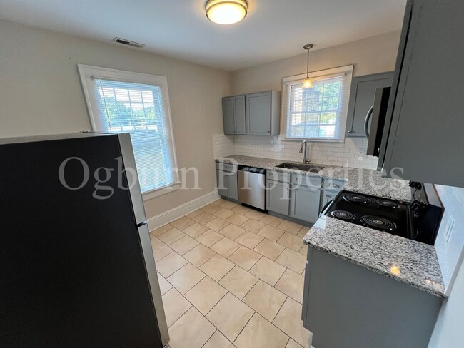 Photo - 496 W End Blvd Unidad B