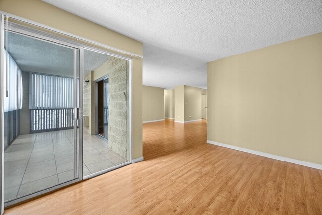 Photo - 3460 S Poplar St