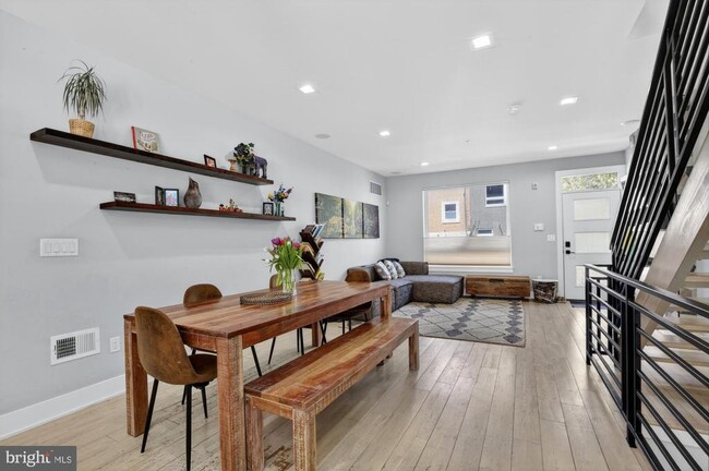 Photo - 722 E Thompson St