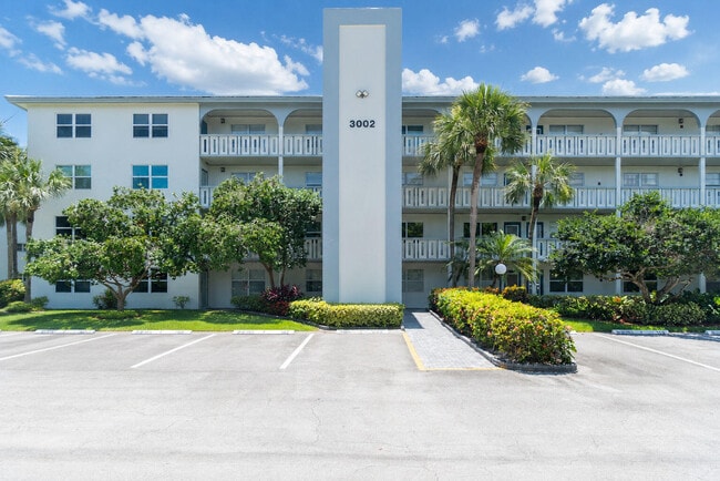 Building Photo - 3002 Portofino Isle Unit D1