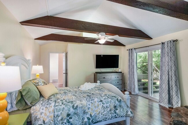 Photo - 1393 Harpst St