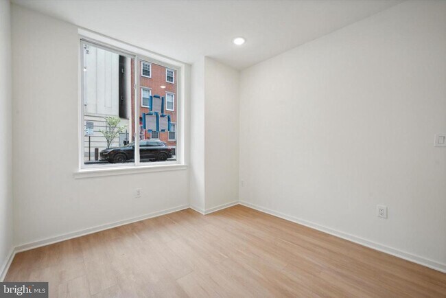 Photo - 225 N 12th St