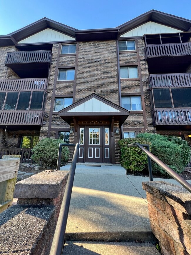 Photo - 5985 Lakeside Pl Unit 302