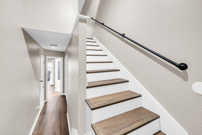 Photo - 200 White St