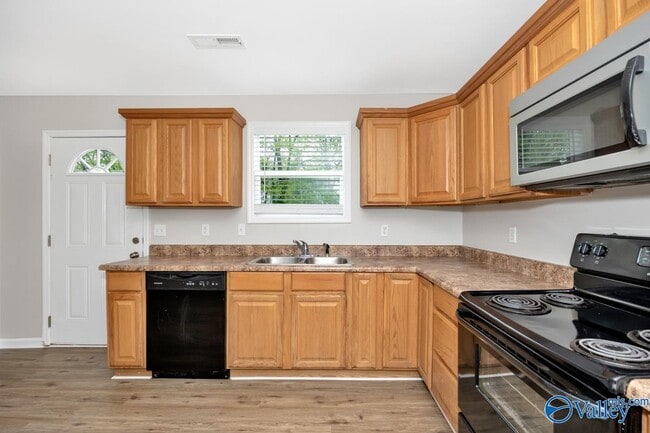 Photo - 800 Linwood Dr NW