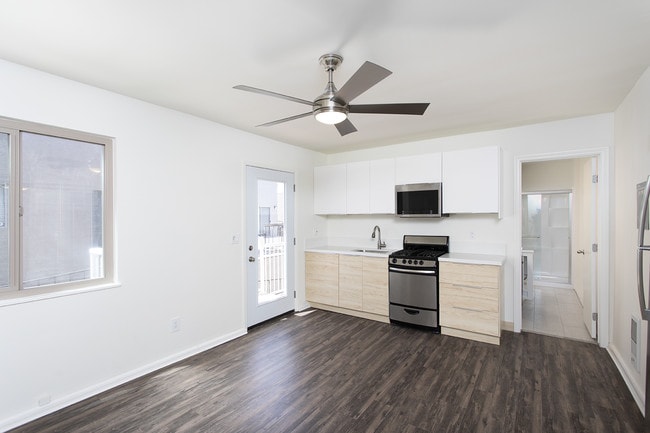 Building Photo - Amazing La Jolla Village Studio with Onsit... Unit 7427-6