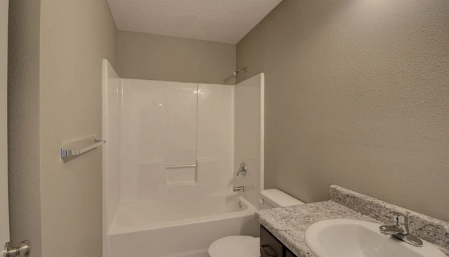 Photo - 4 Bedroom Rental Home in Springfield!