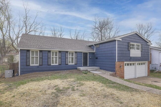 Building Photo - 10530 W 92nd Pl