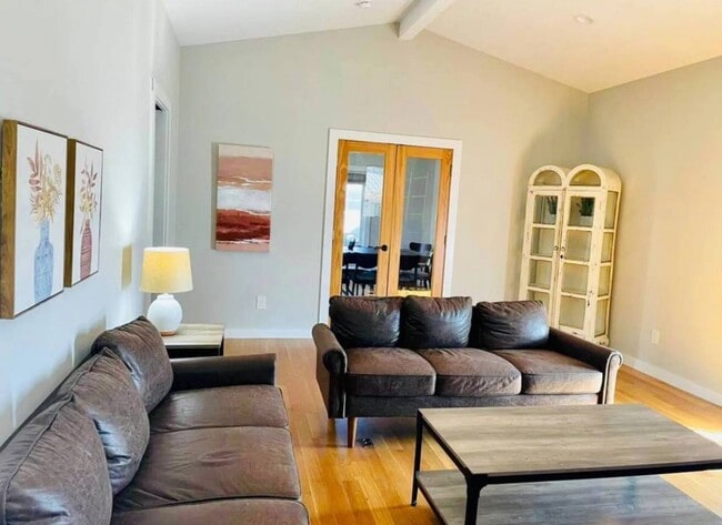 Photo - 501 E Poplar Ave