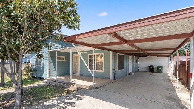 Building Photo - 7425 Gonzales St Rental
