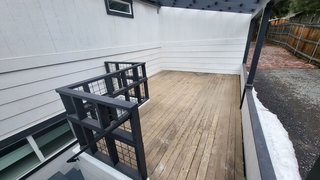 Photo - 1460 NW Newport Ave Unidad 2