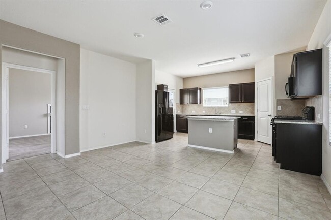 Photo - 5713 Kennedy St