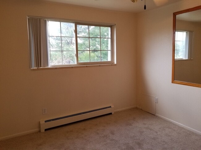 Photo - RENT SPECIAL! 1 BD on the TOP FLOOR. Cats ... Unit 680-305