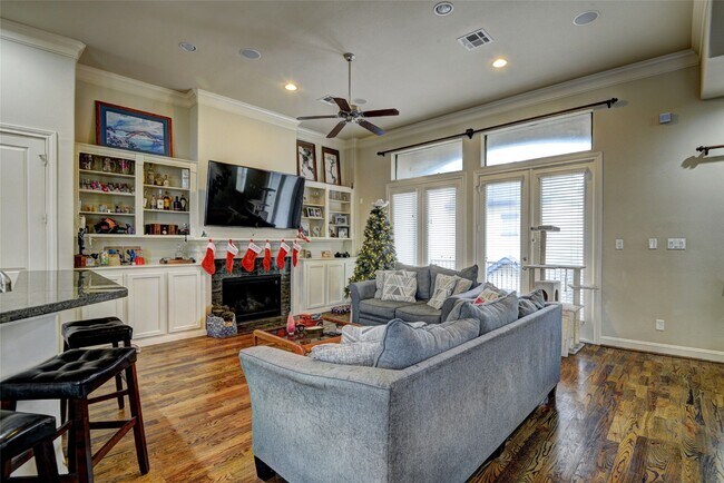 Photo - 2803 Sherwin St