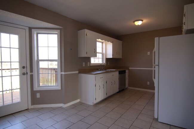 Photo - 3 Bedroom Pet Friendly Home For Rent Near ...