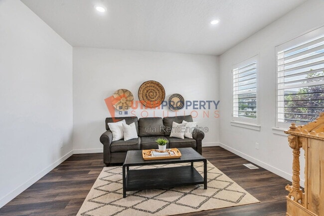 Photo - 213 W Prickly Pear Dr