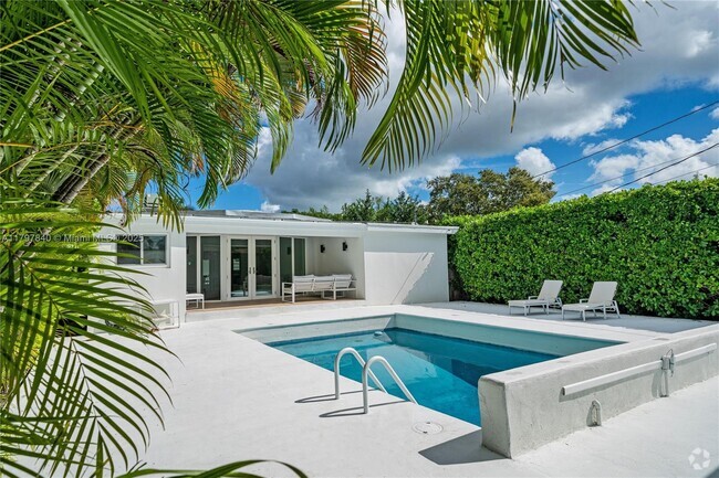 Building Photo - 730 SW 26th Rd Rental
