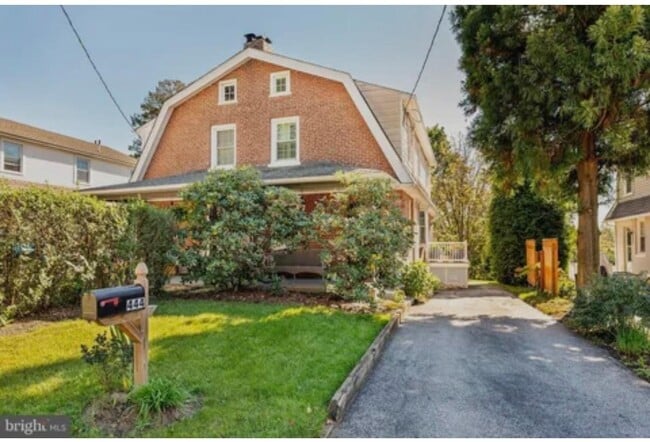 Photo - 444 St Davids Ave