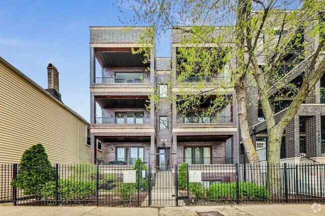 Building Photo - 1441 W Augusta Blvd Unit 2E Rental