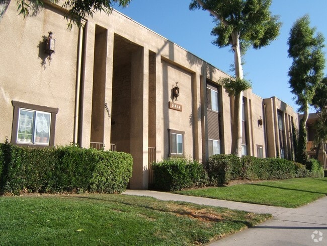 Peerless Apartaments - Peerless Building Corp.