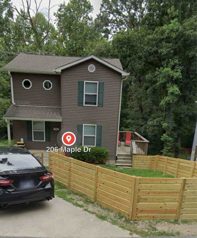 Photo - 206 Maple Dr