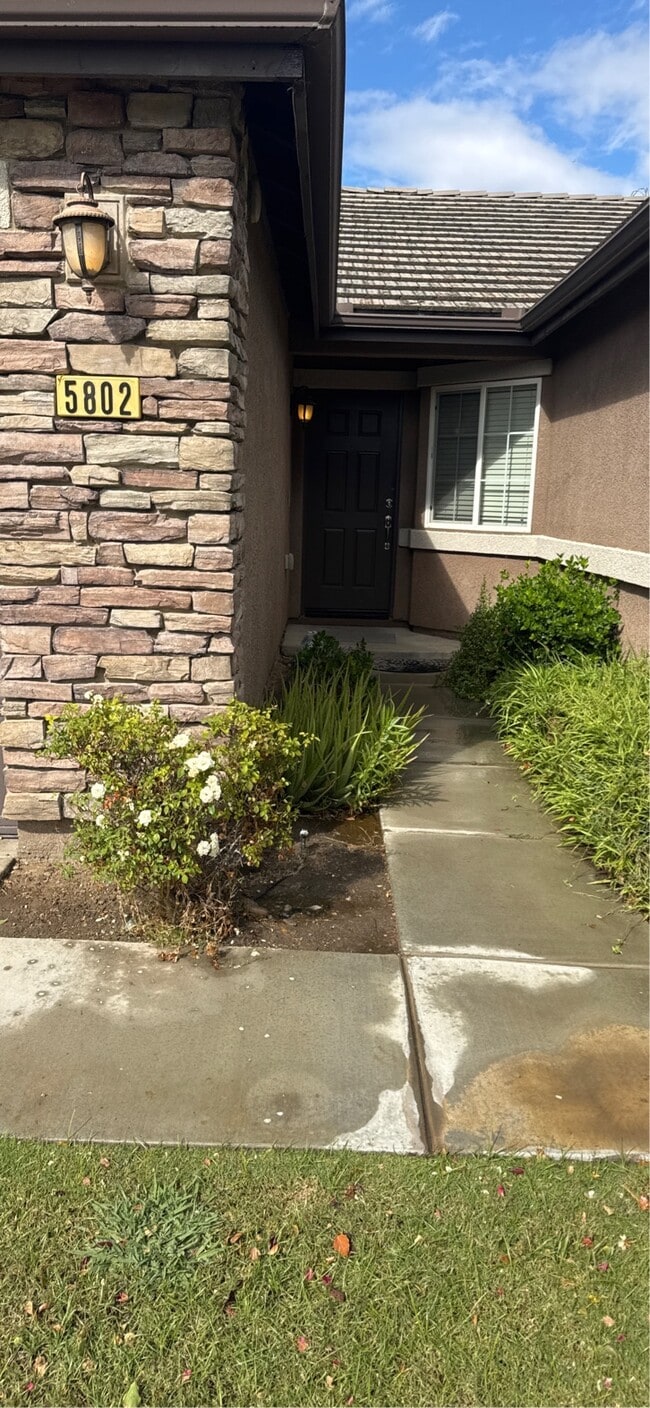 Photo - 5802 Ashintully Ave