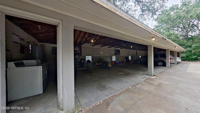 1464 Holmesdale Rd Unit 4