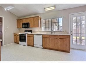 2110 Hearthstone Dr