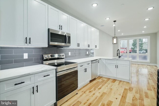 Building Photo - 411 W Hewson St