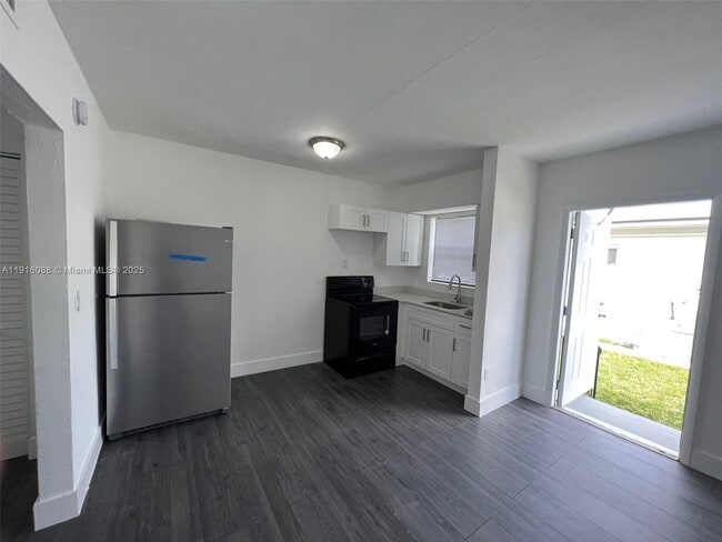 Photo - 2150 NW 24th St Unit 5