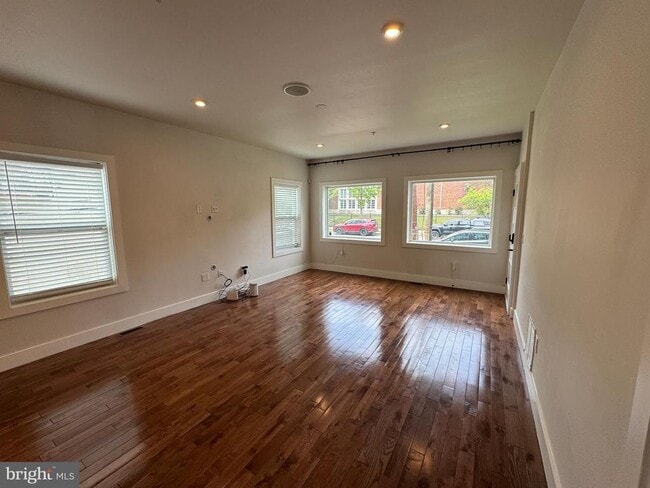 Photo - 930 Madison St NW