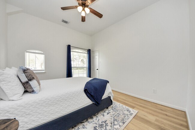 Photo - 1910 Fox Path Ct