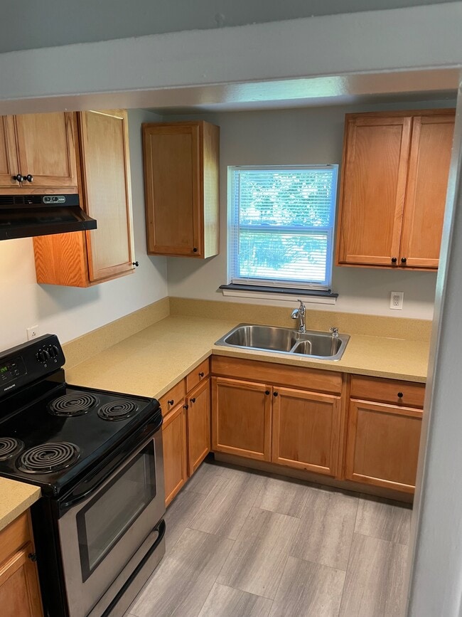 Photo - 1569 Plover St