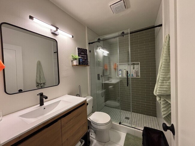 Photo - Furnished 1 Bed 1 Bath unit in University ... Unit 105