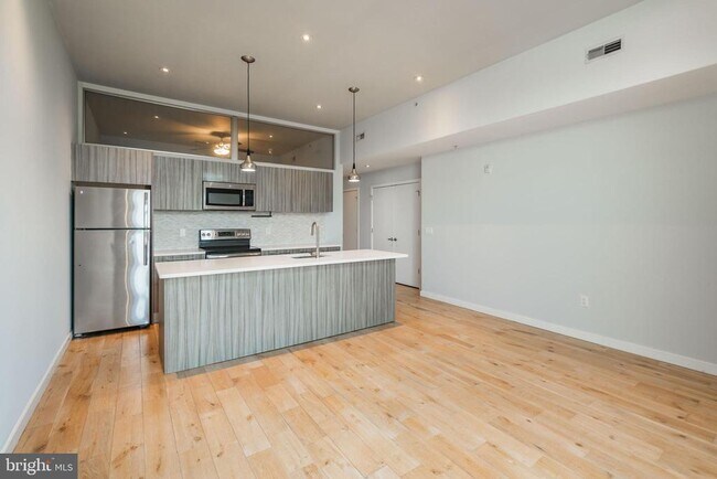 Building Photo - 412 S 13th St Unit 304