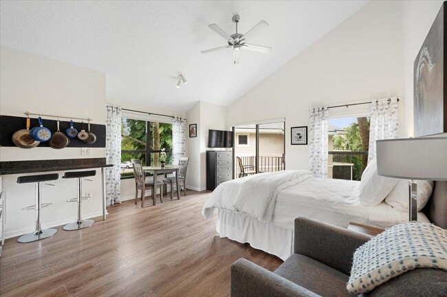 Photo - 11863 Wimbledon Cir Condo Unit 524