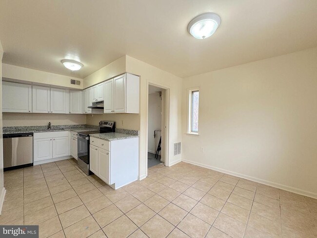 Photo - 4513 Logsdon Dr