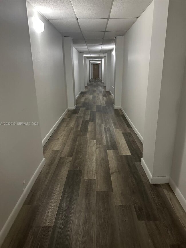 Building Photo - 4158 Inverrary Dr Unit 405