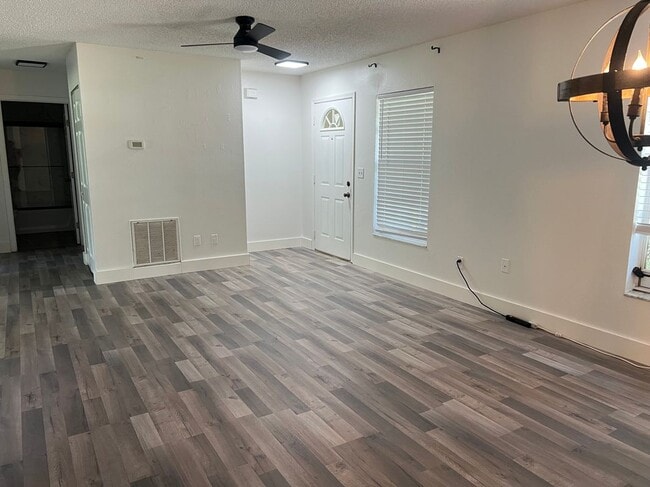 Photo - 215 Hedgewood Ave