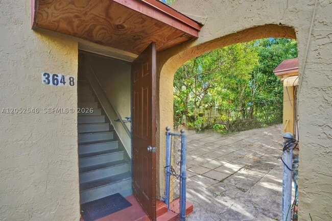 Building Photo - 3660 NW 20th St Unit 4