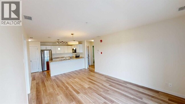 Photo - 10101-10101 101 Ave