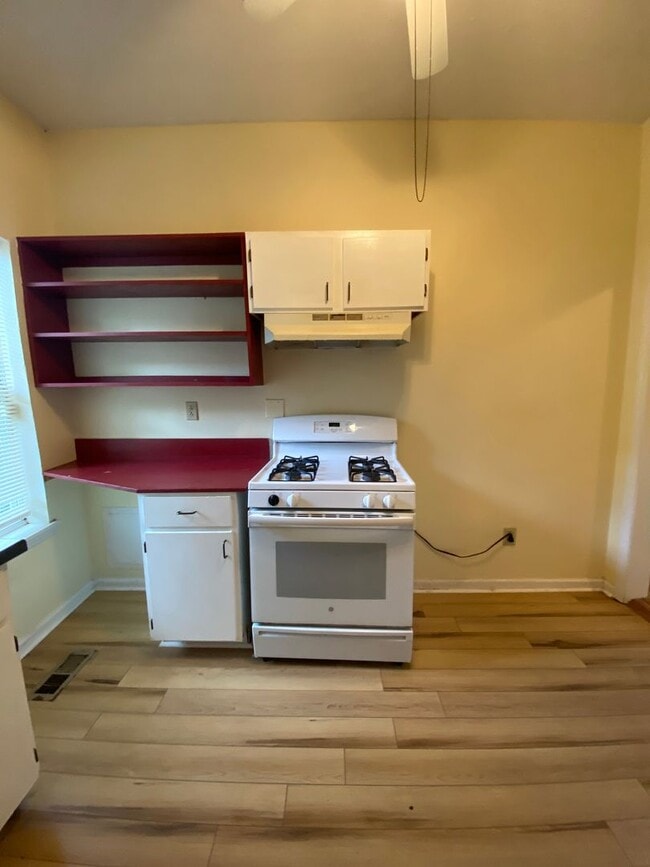 Photo - 2 Bedroom House with Fenced Backyard near ...